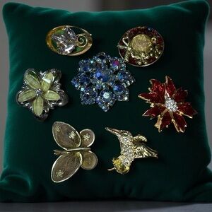 Vintage Rhinestone & Enamel Brooch Lot – Set of 7 (Unsigned)
